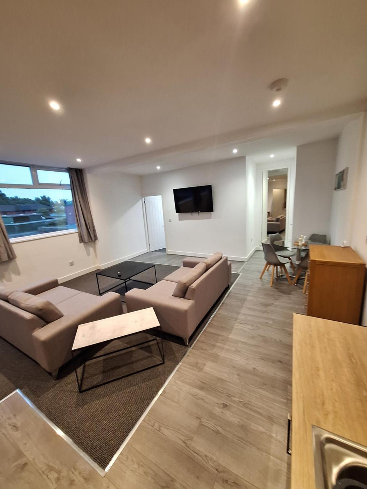 Centre Of The Town Apartment Whitchurch  Ngoại thất bức ảnh